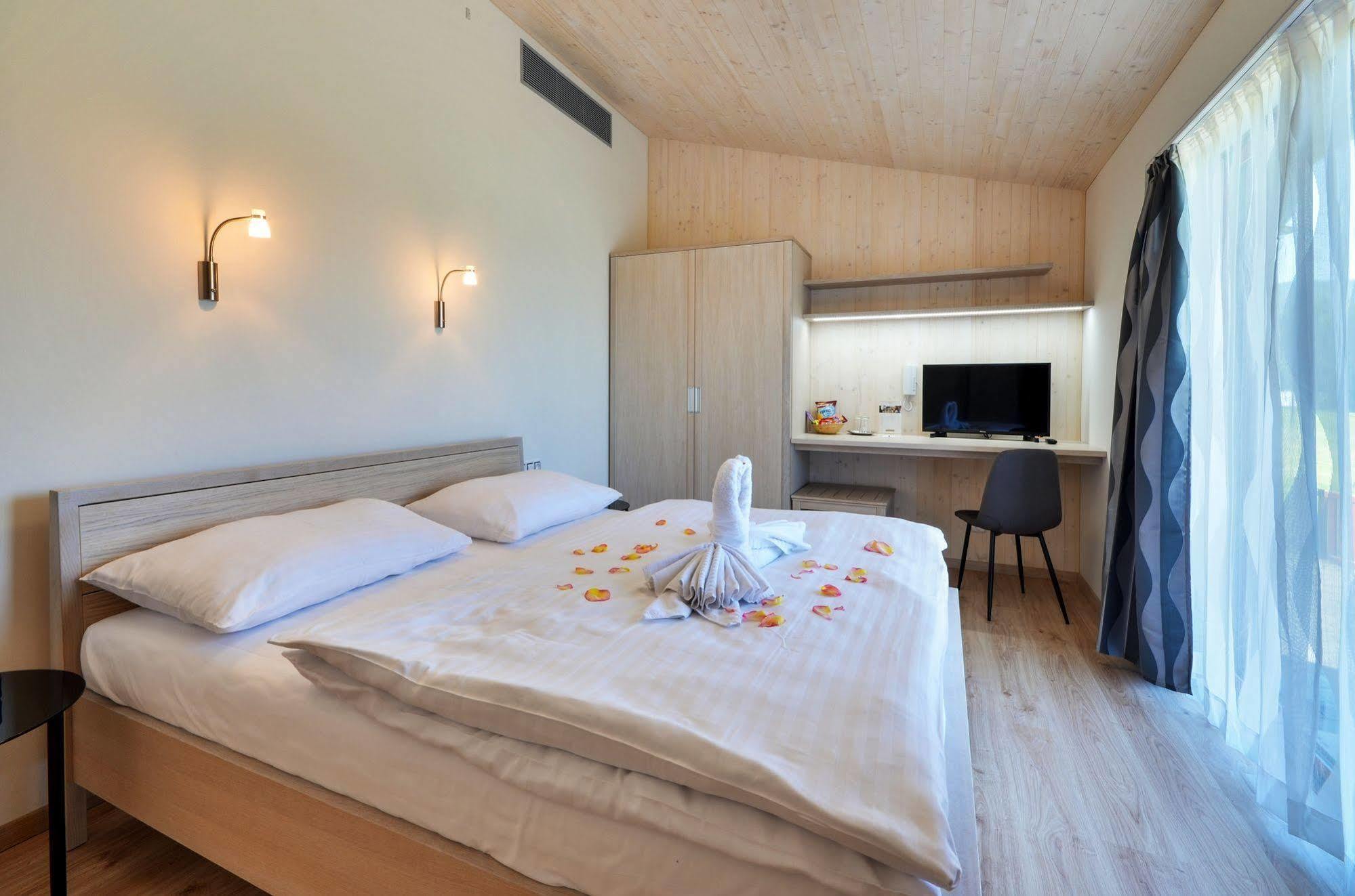 Green Inn Hotel Остравице Екстериор снимка