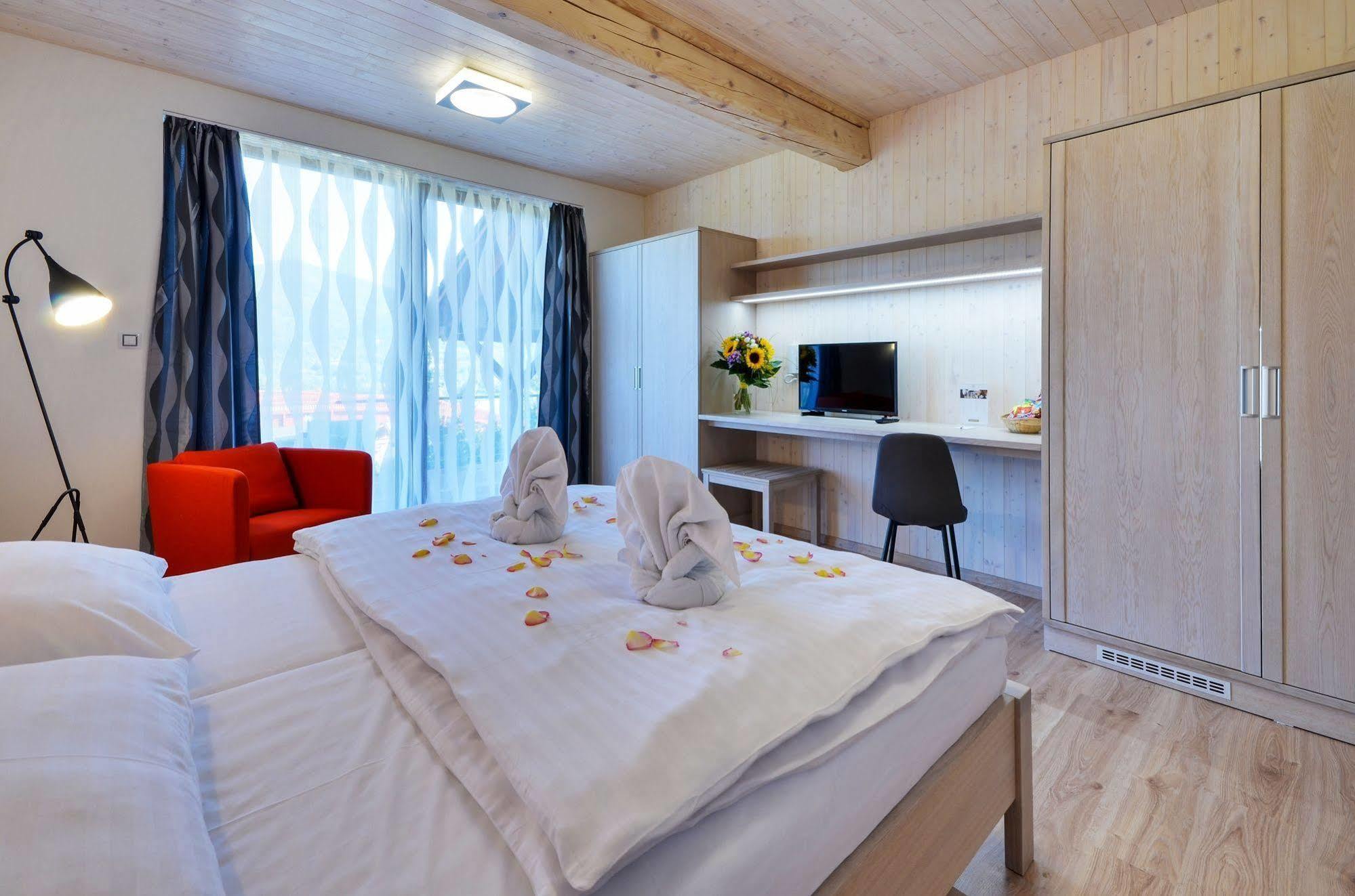Green Inn Hotel Остравице Екстериор снимка